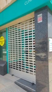 cierres enrollables troquelado en Chipiona