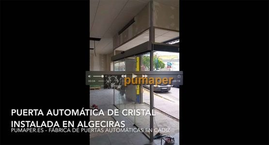 Puerta automática de cristal